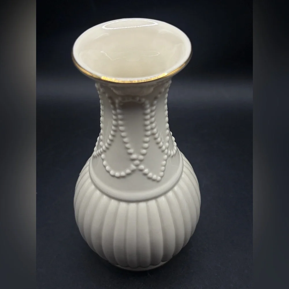 Lenox Ivory Beaded Porcelain Gold Tone Trim Tabletop Bud Vase Vessel Tableware